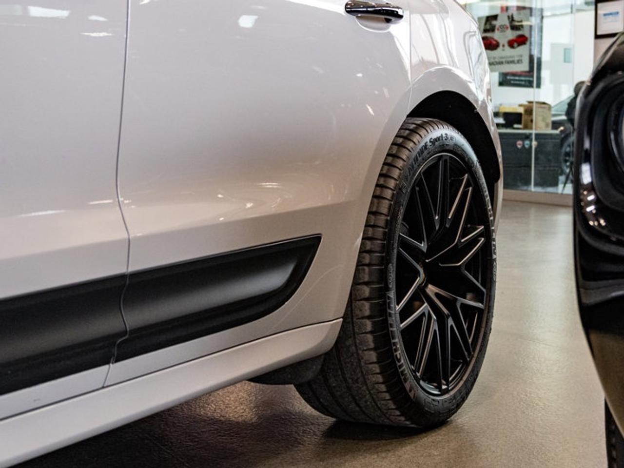 2023 Porsche Macan GTS Photo4
