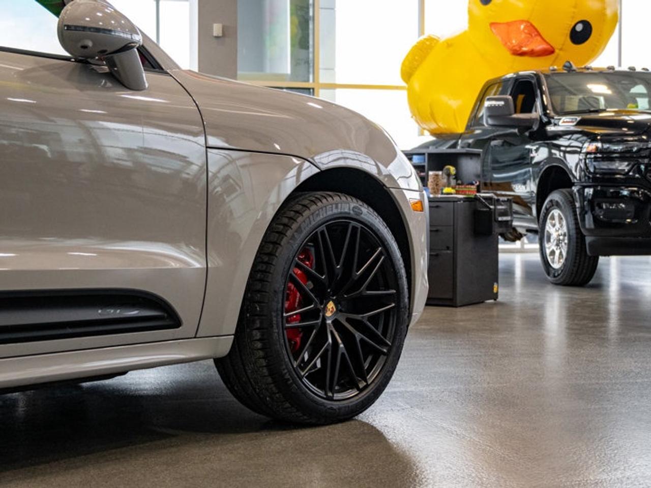 2023 Porsche Macan GTS Photo