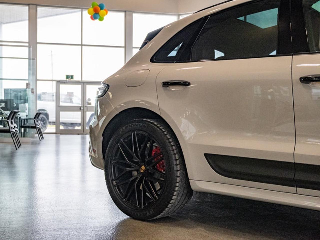 2023 Porsche Macan GTS Photo