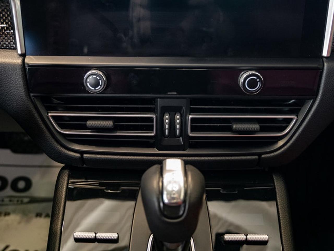 2023 Porsche Macan GTS Photo