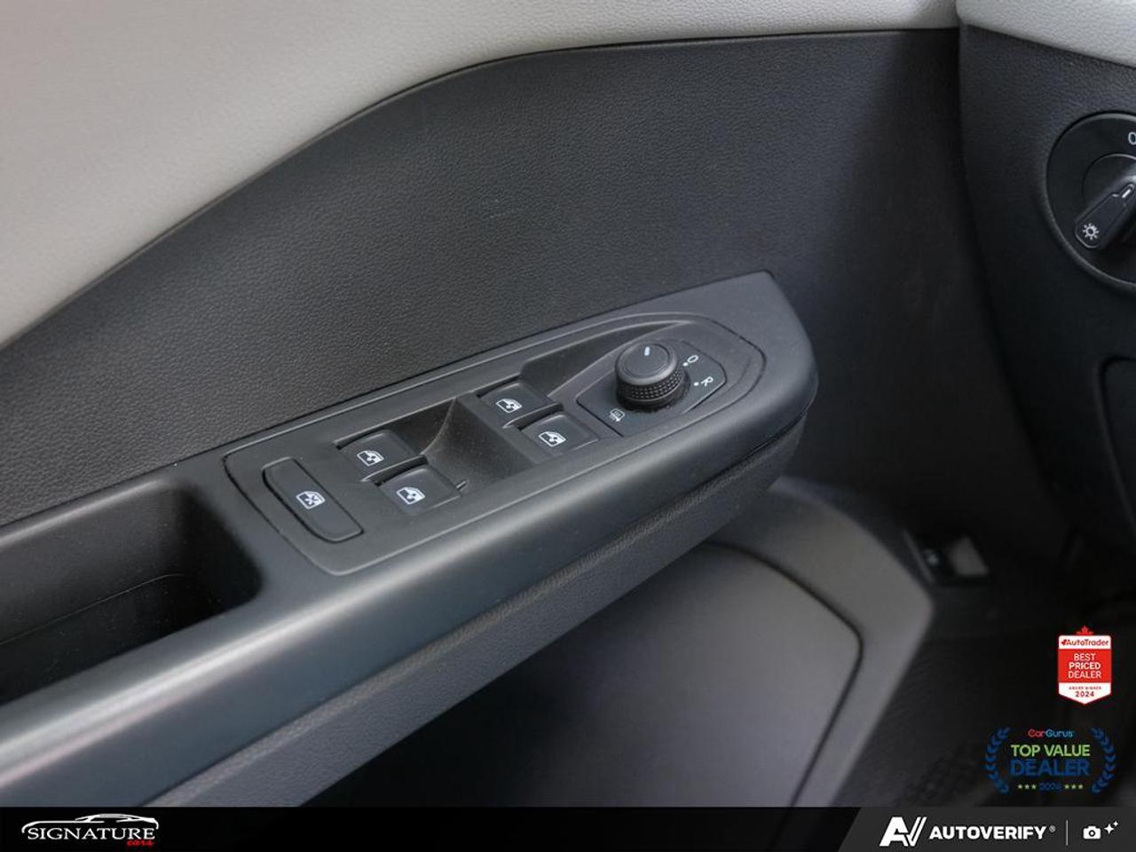 2022 Volkswagen Taos Comfortline No Accident Panoroof Digital Dash ACC Photo