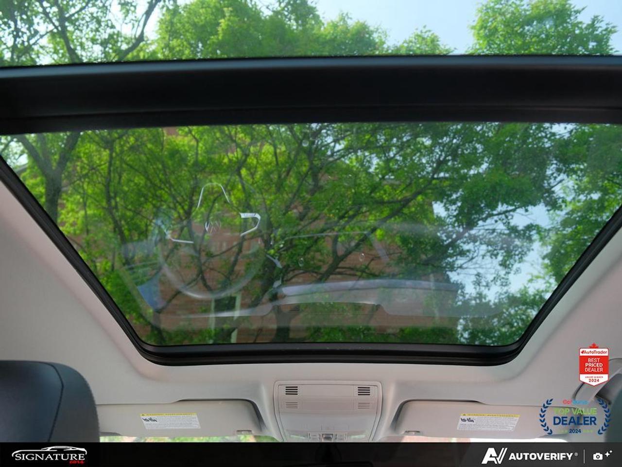 2022 Volkswagen Taos Comfortline No Accident Panoroof Digital Dash ACC Photo