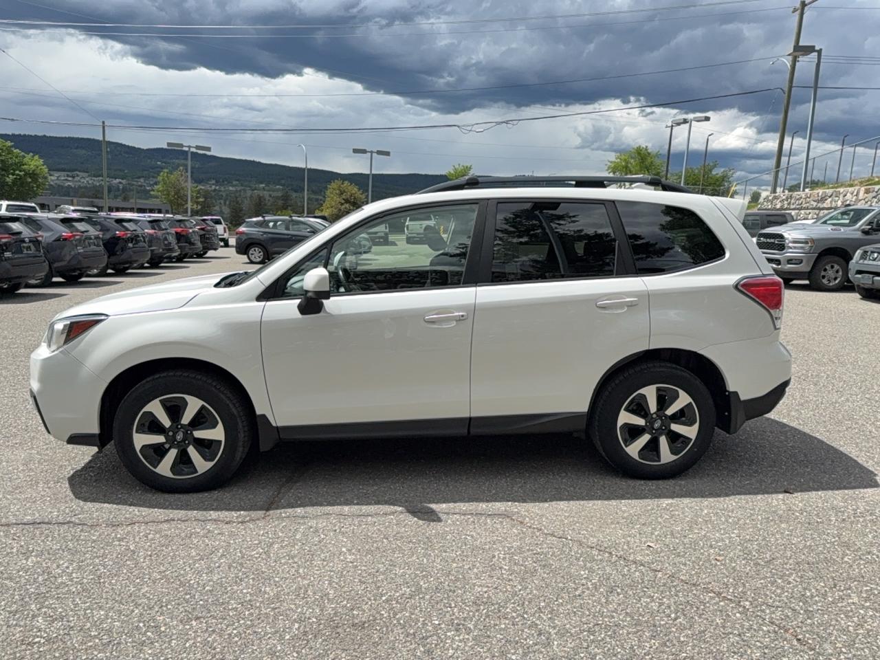 2017 Subaru Forester Limited Photo3
