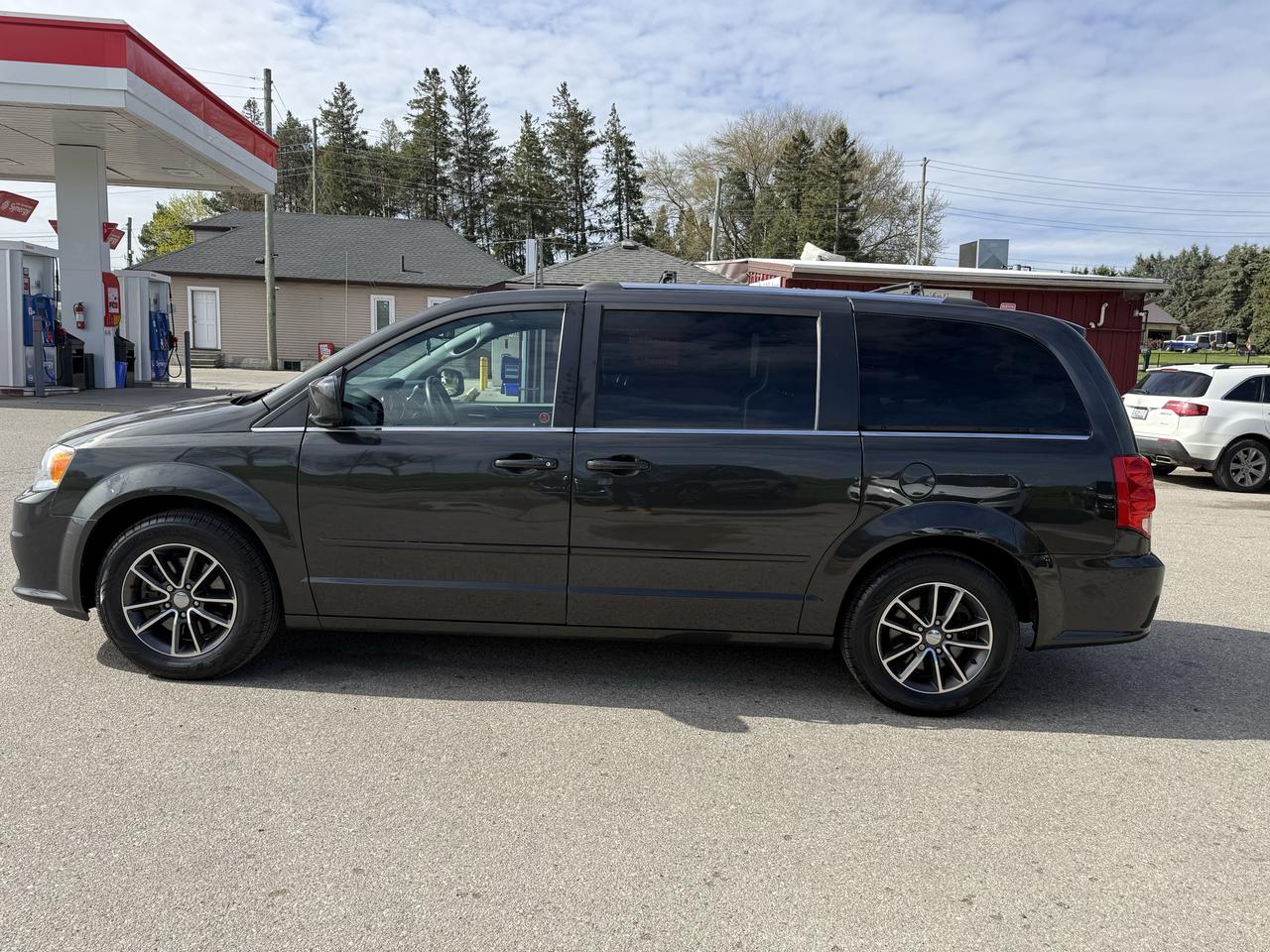 2016 Dodge Grand Caravan SXT Premium Plus Photo3