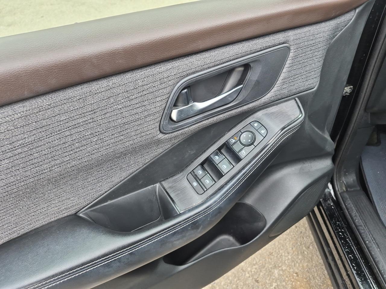 2021 Nissan Rogue SV Photo