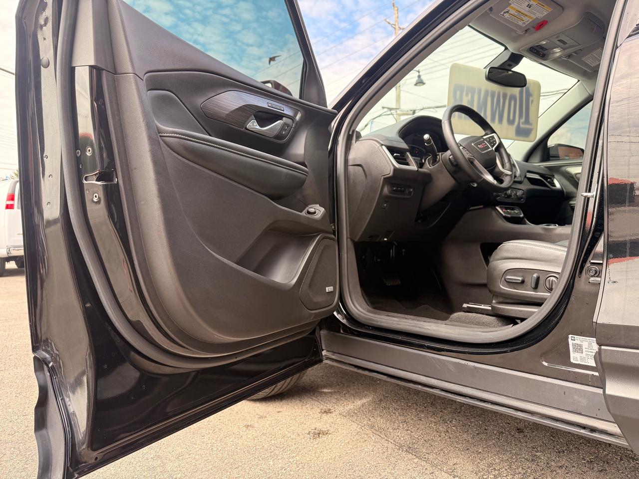 2024 GMC Terrain SLT Photo