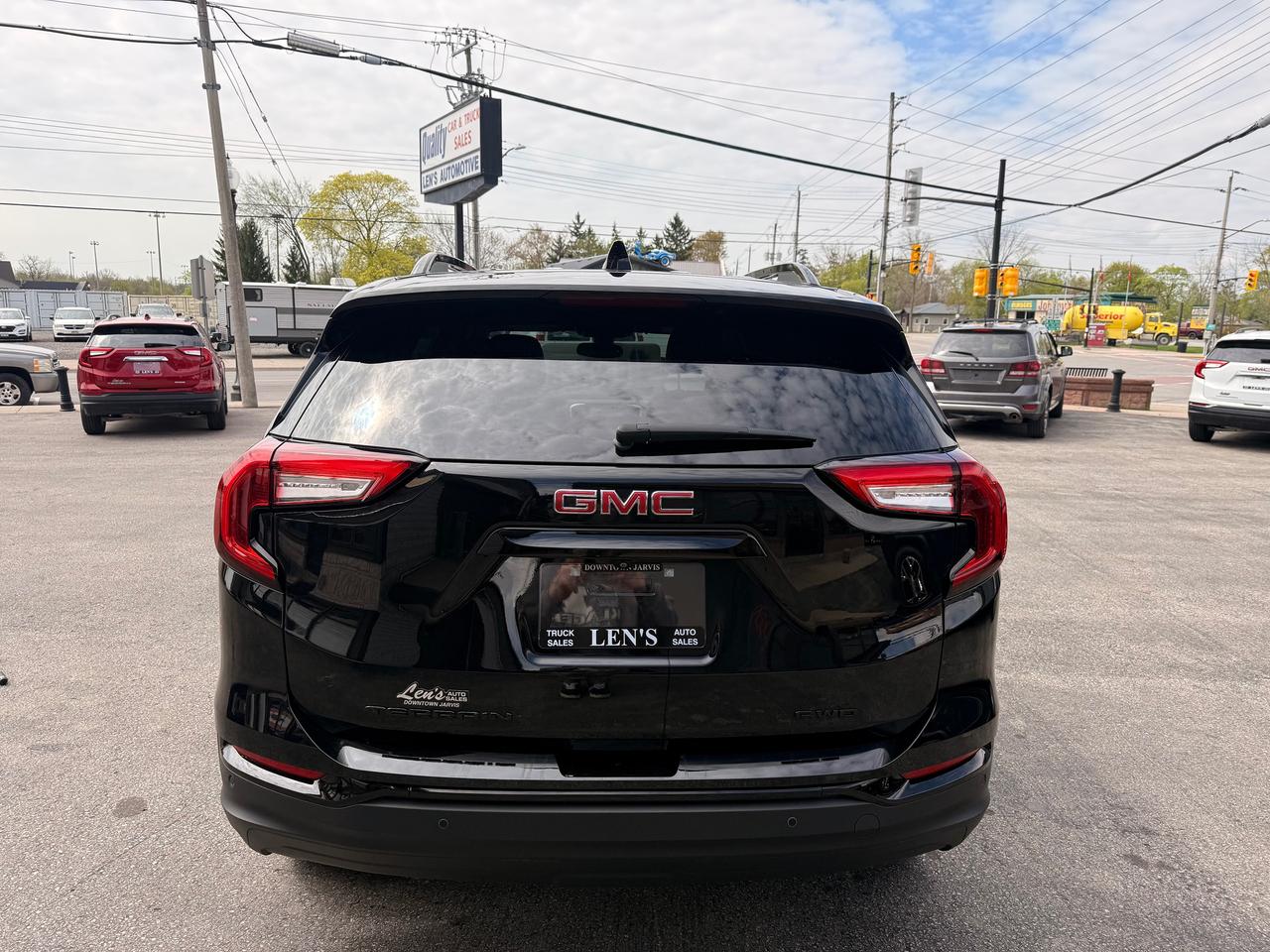 2024 GMC Terrain SLT Photo