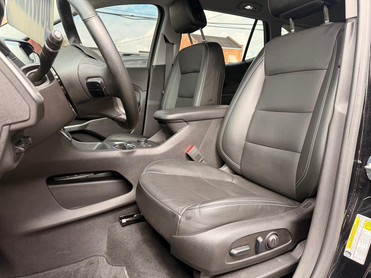 2024 GMC Terrain SLT Photo