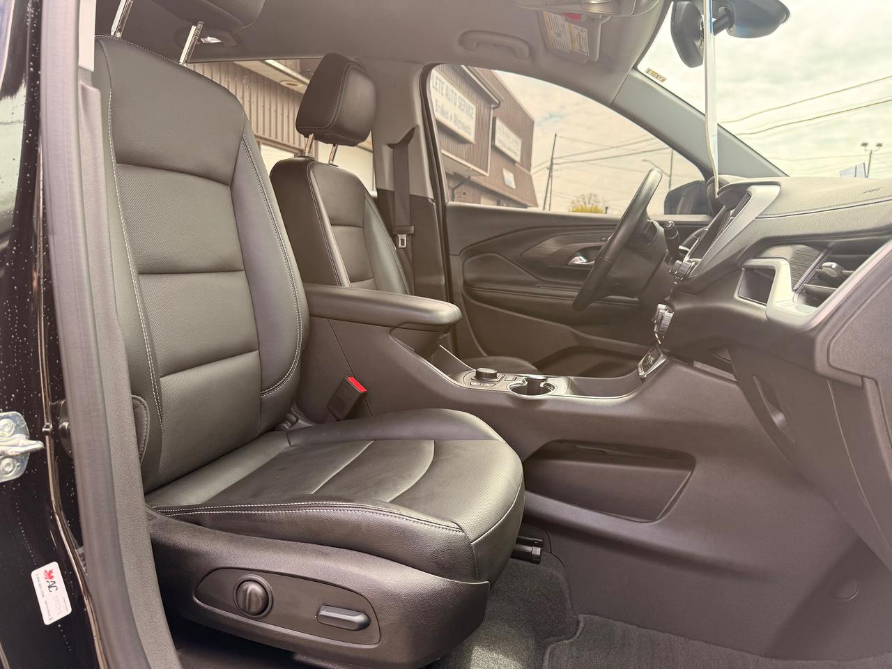 2024 GMC Terrain SLT Photo