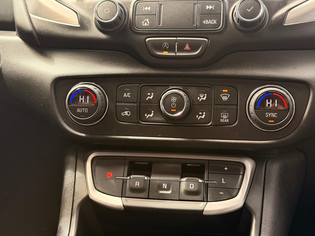 2024 GMC Terrain SLT Photo
