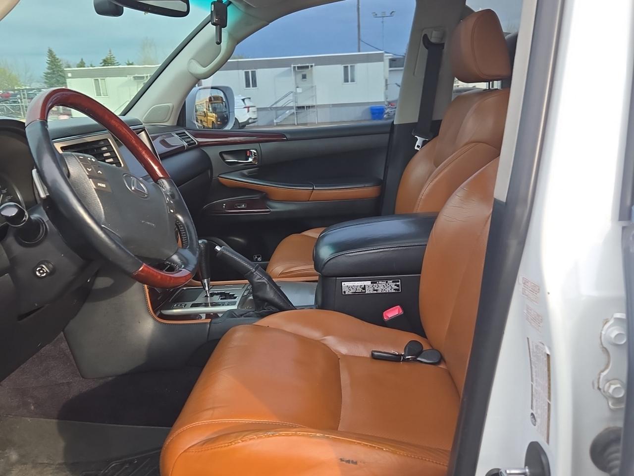2014 Lexus LX 570 4WD |CLEAN CARFAX|8 PASS|NAVI|DVD PLAYER|WOOD TRIM Photo2