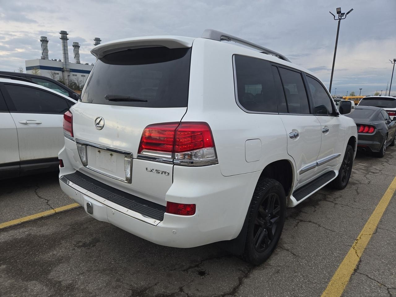 2014 Lexus LX 570 4WD |CLEAN CARFAX|8 PASS|NAVI|DVD PLAYER|WOOD TRIM Photo