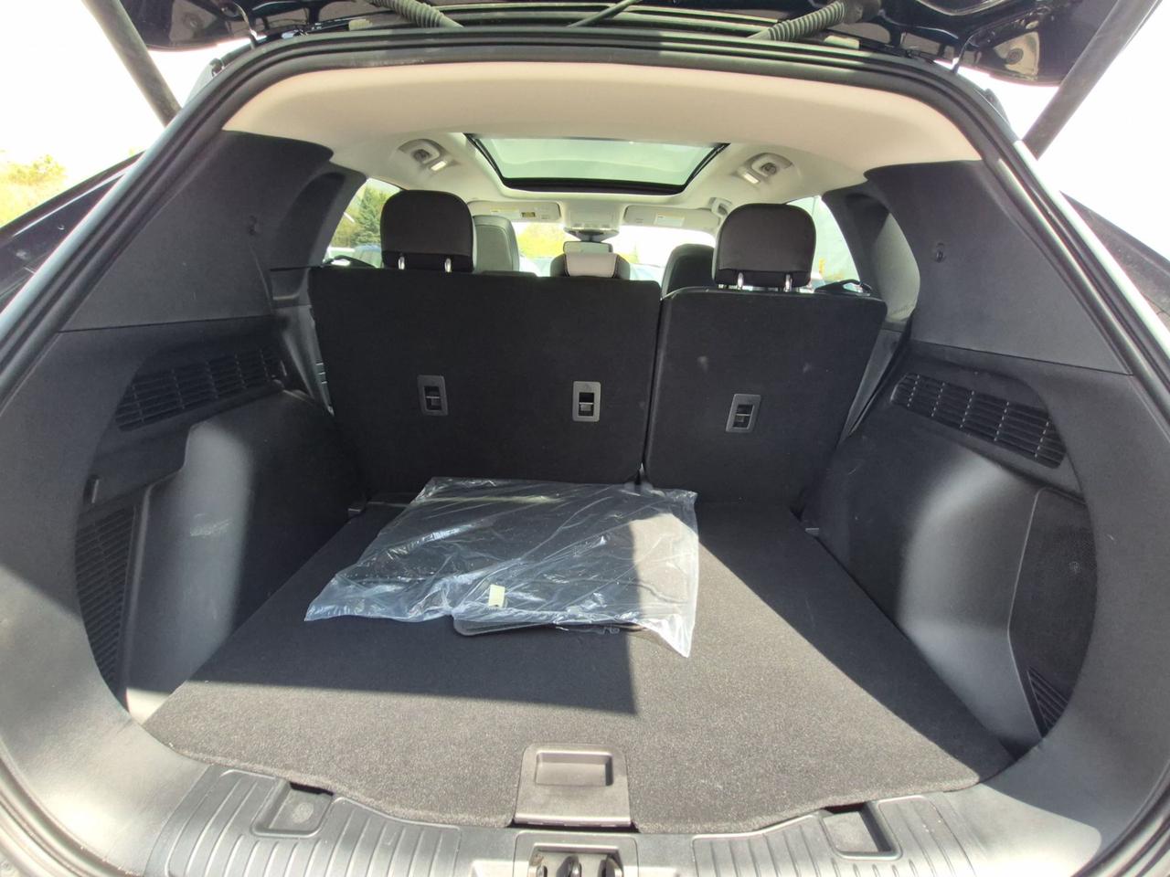 2025 Ford Escape PLUG-IN-HYBRID! PANO ROOF! HEADS-UP DISPLAY! Photo4