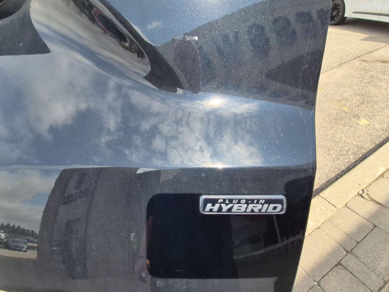 2025 Ford Escape PLUG-IN-HYBRID! PANO ROOF! HEADS-UP DISPLAY! Photo