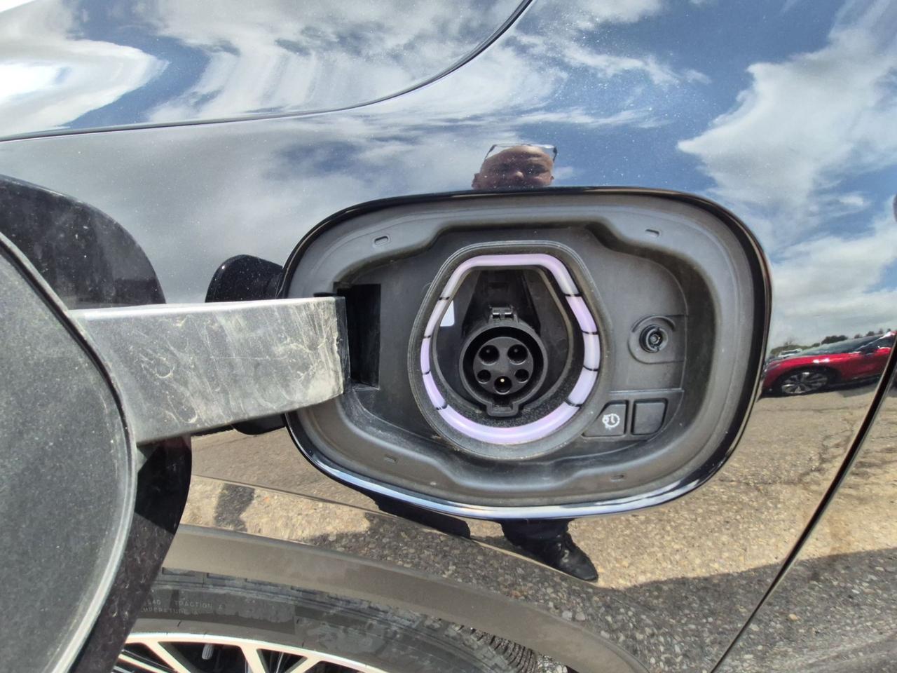 2025 Ford Escape PLUG-IN-HYBRID! PANO ROOF! HEADS-UP DISPLAY! Photo