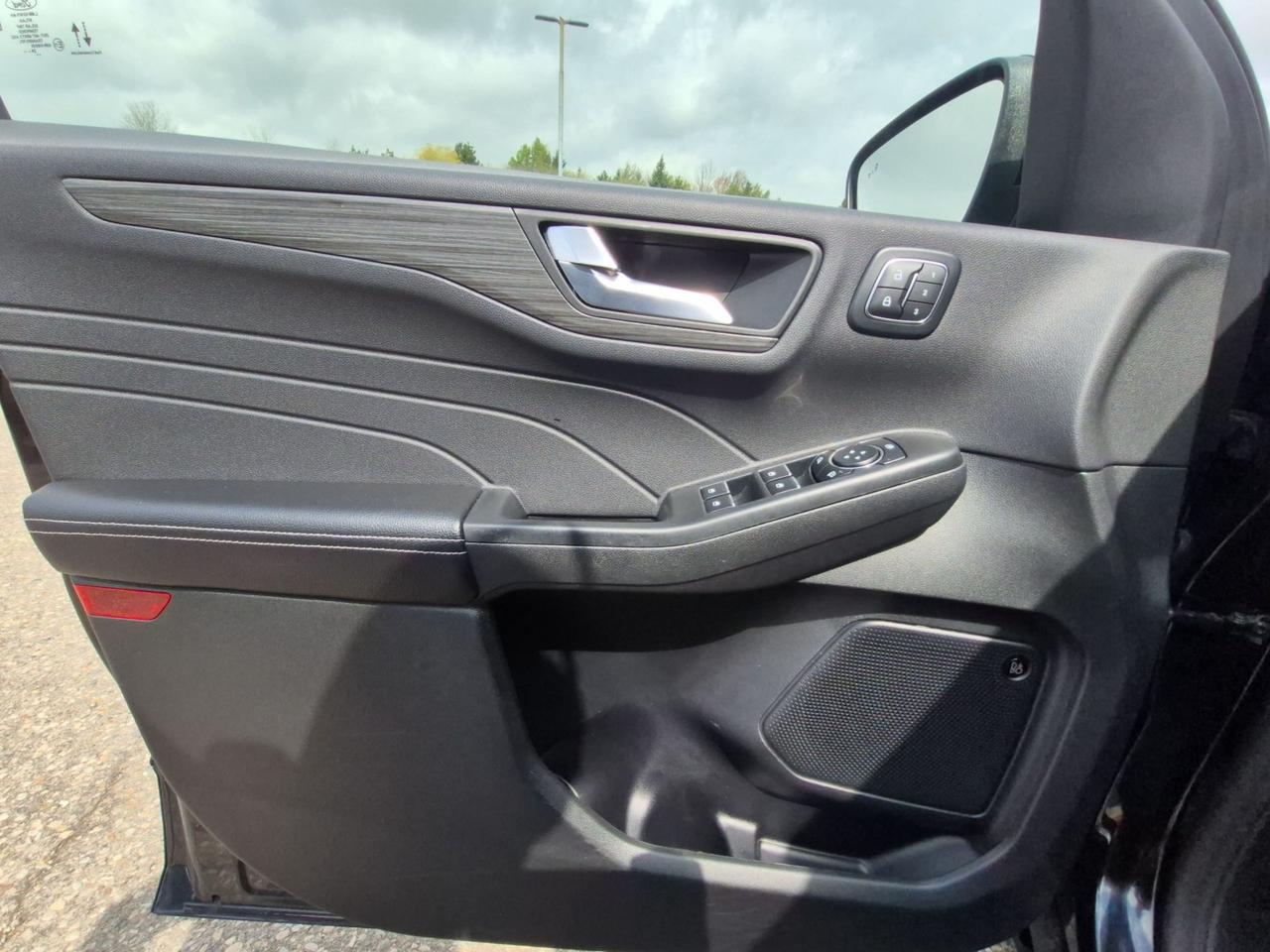 2025 Ford Escape PLUG-IN-HYBRID! PANO ROOF! HEADS-UP DISPLAY! Photo
