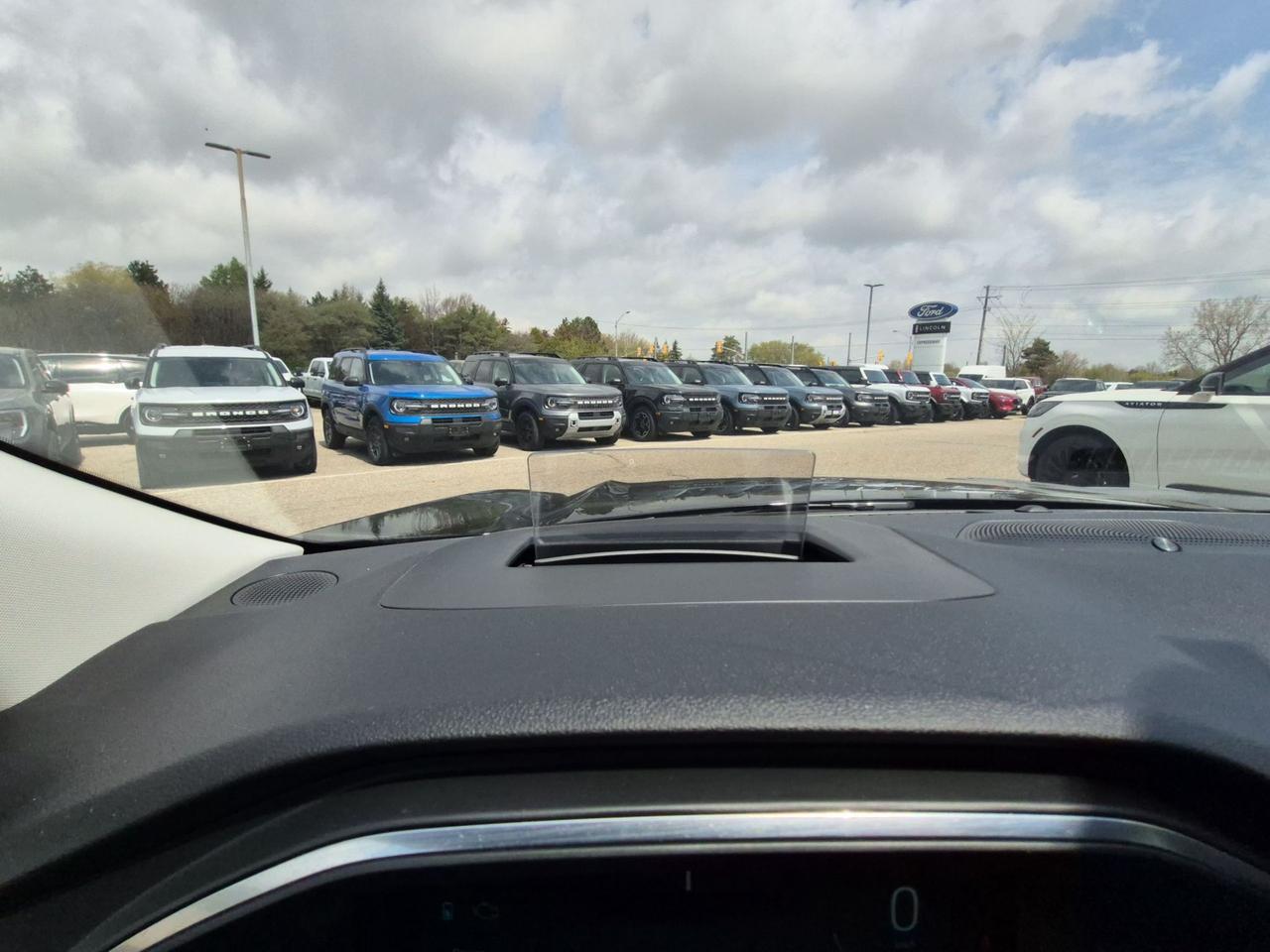 2025 Ford Escape PLUG-IN-HYBRID! PANO ROOF! HEADS-UP DISPLAY! Photo