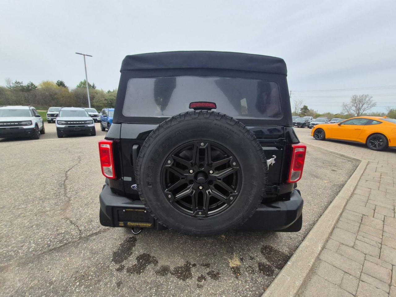 2022 Ford Bronco BASE WITH THE UPGRADED 2.7L ECOBOOST! REAR CAMERA! Photo