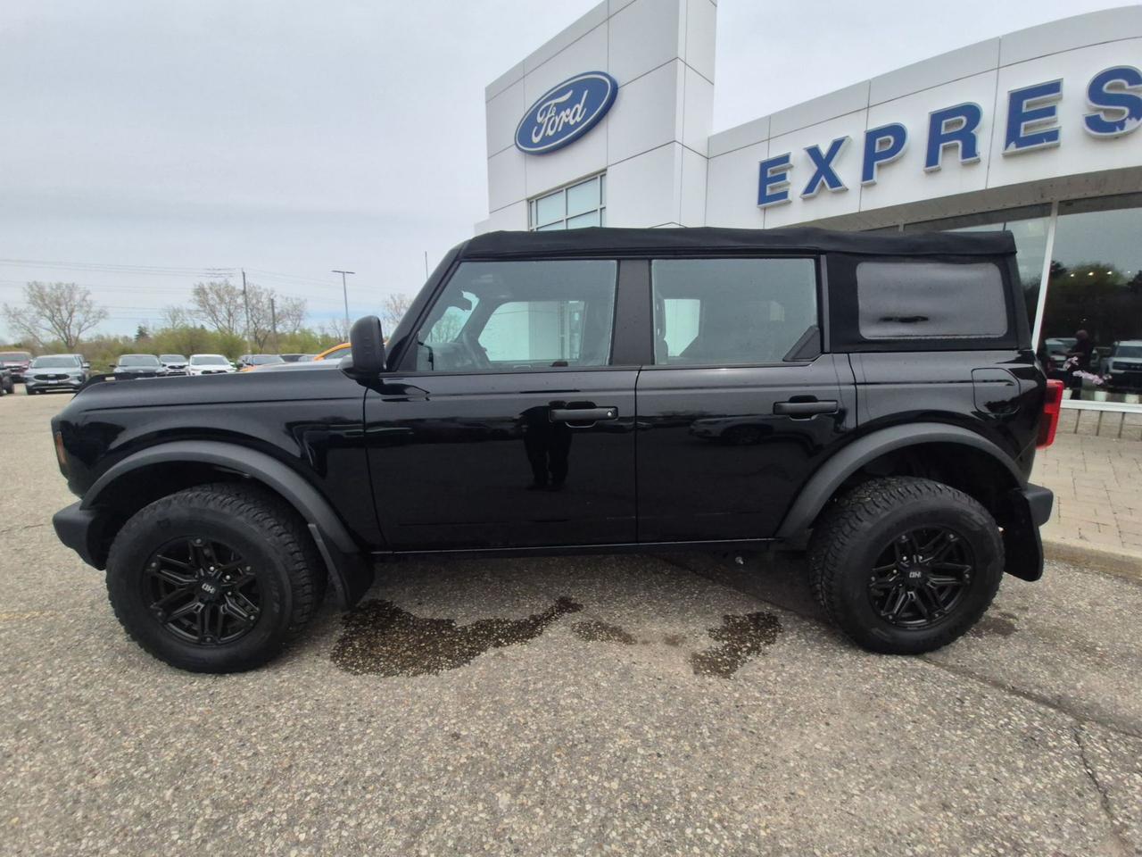 2022 Ford Bronco BASE WITH THE UPGRADED 2.7L ECOBOOST! REAR CAMERA! Photo