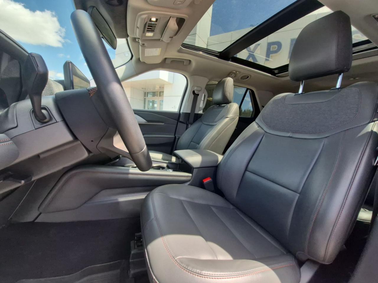 2025 Ford Explorer COMFORT PACK WITH ROOF AND 20" RIMS! REMOTE START! Photo