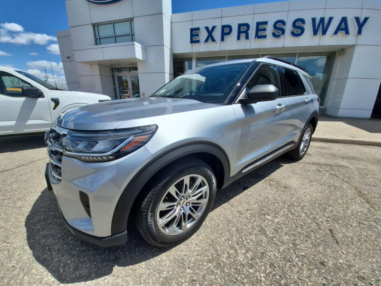 2025 Ford Explorer COMFORT PACK WITH ROOF AND 20" RIMS! REMOTE START! Photo