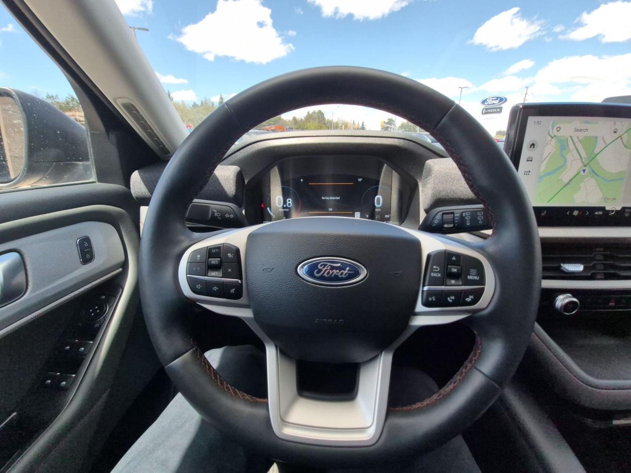 2025 Ford Explorer COMFORT PACK WITH ROOF AND 20" RIMS! REMOTE START! Photo