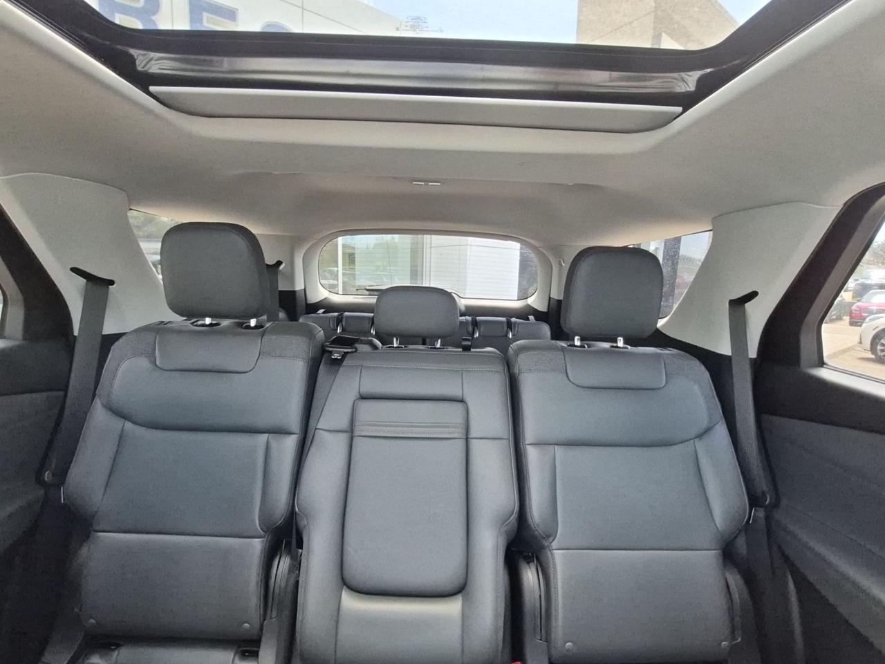 2025 Ford Explorer COMFORT PACK WITH ROOF AND 20" RIMS! REMOTE START! Photo