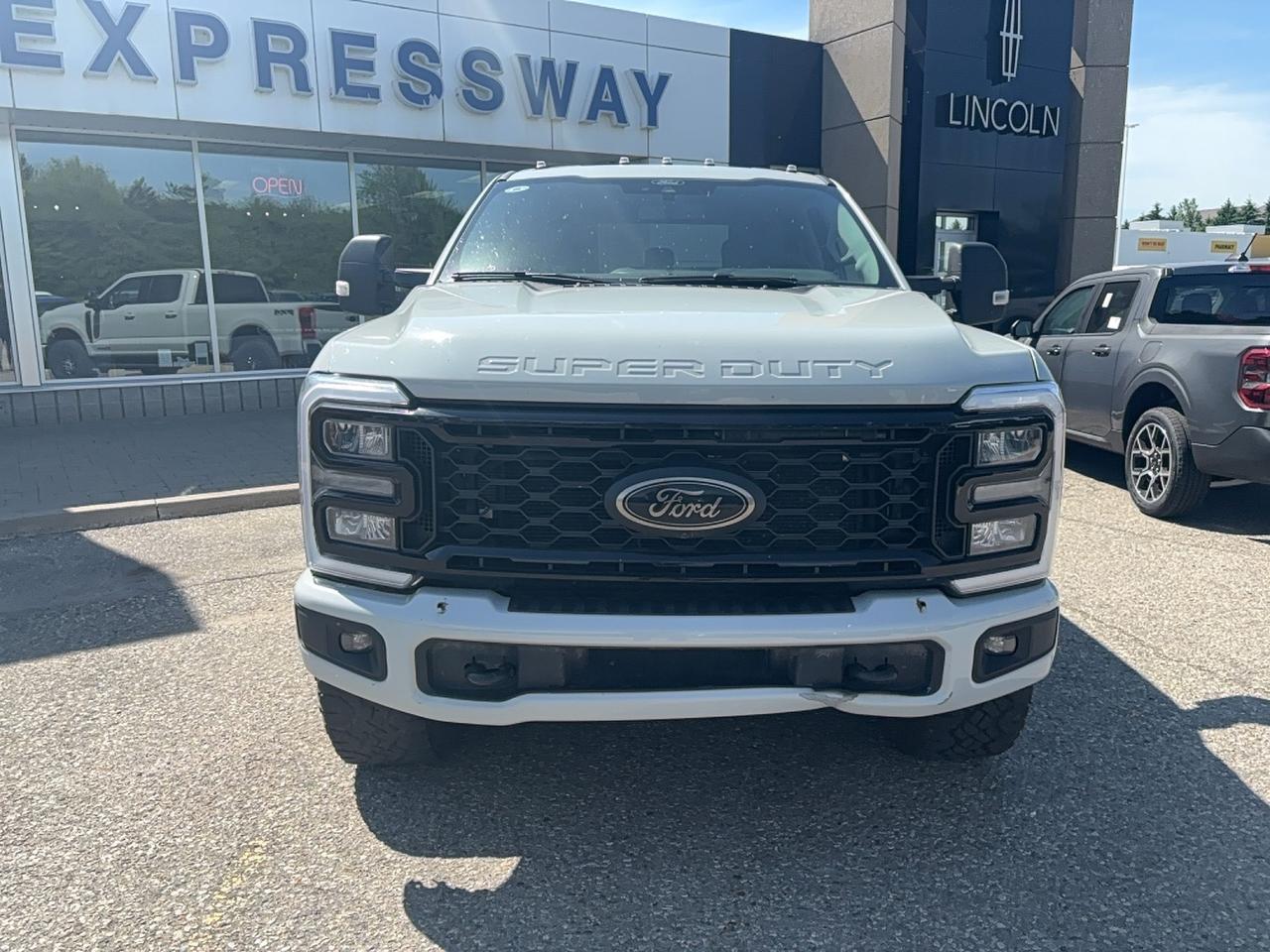 2025 Ford F-250 BLACK APPREARANCE PACK! PREMIUM PACK! DIESEL! FX4! Photo1