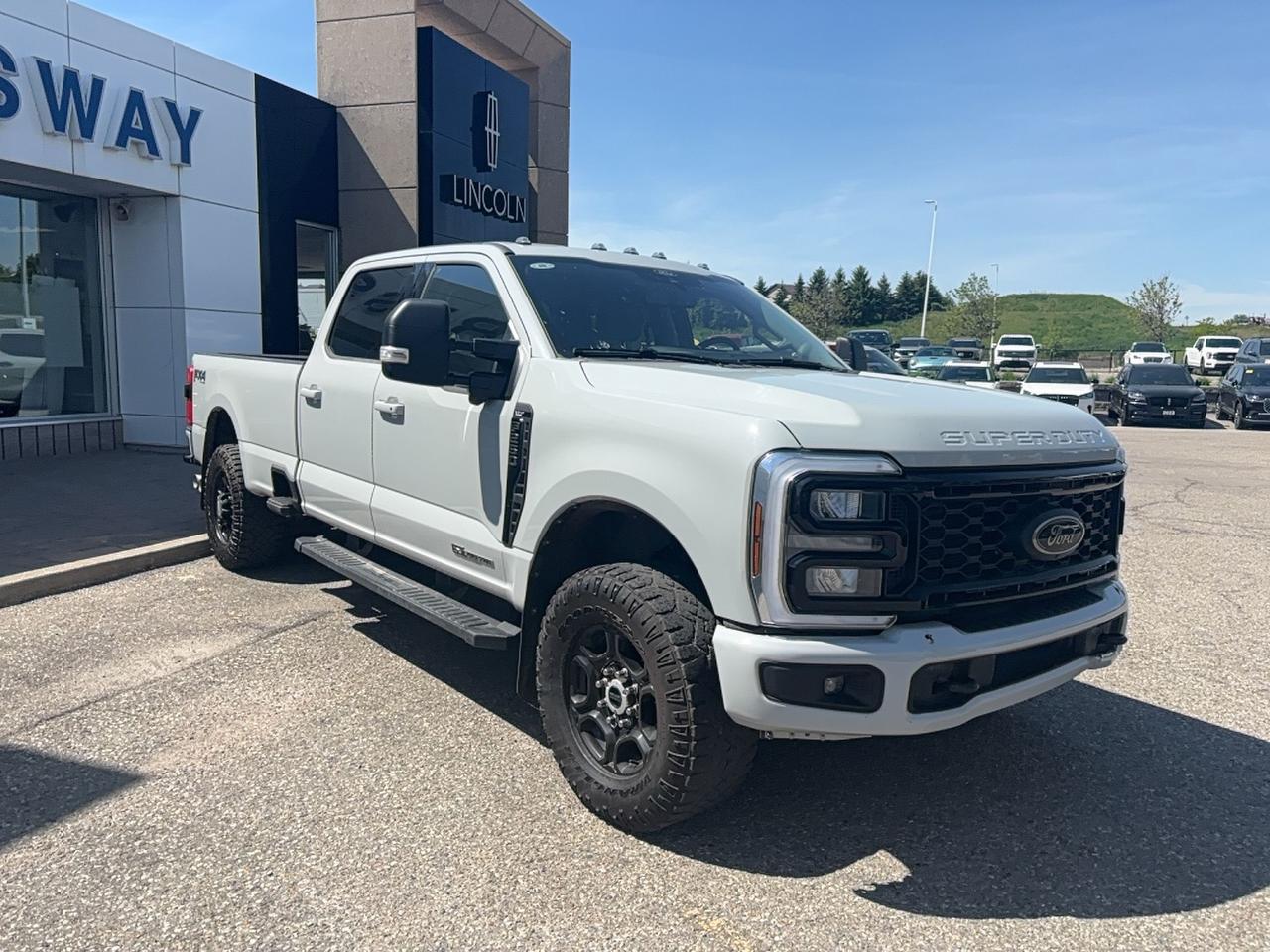 2025 Ford F-250 BLACK APPREARANCE PACK! PREMIUM PACK! DIESEL! FX4! Photo2