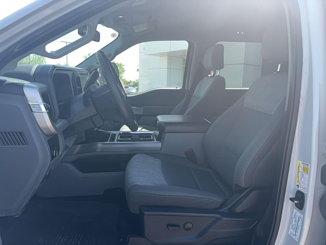 2025 Ford F-250 BLACK APPREARANCE PACK! PREMIUM PACK! DIESEL! FX4! Photo