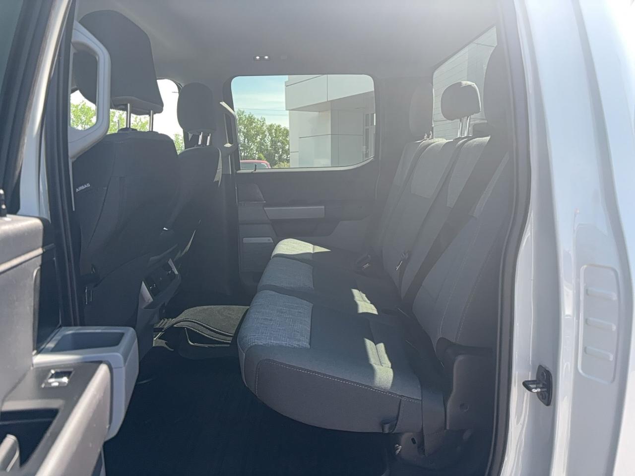 2025 Ford F-250 BLACK APPREARANCE PACK! PREMIUM PACK! DIESEL! FX4! Photo