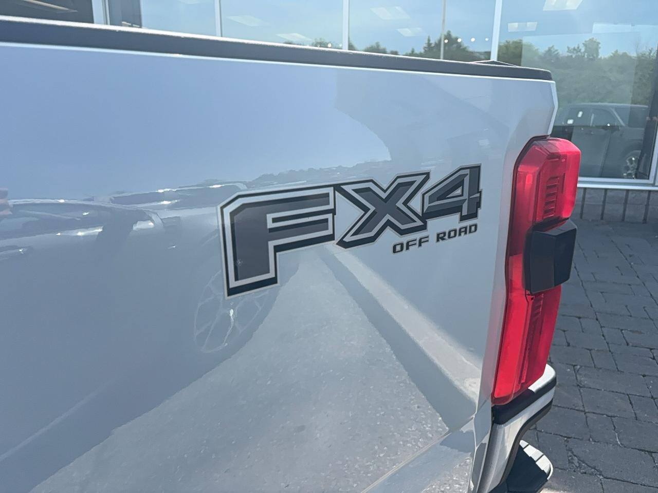 2025 Ford F-250 BLACK APPREARANCE PACK! PREMIUM PACK! DIESEL! FX4! Photo