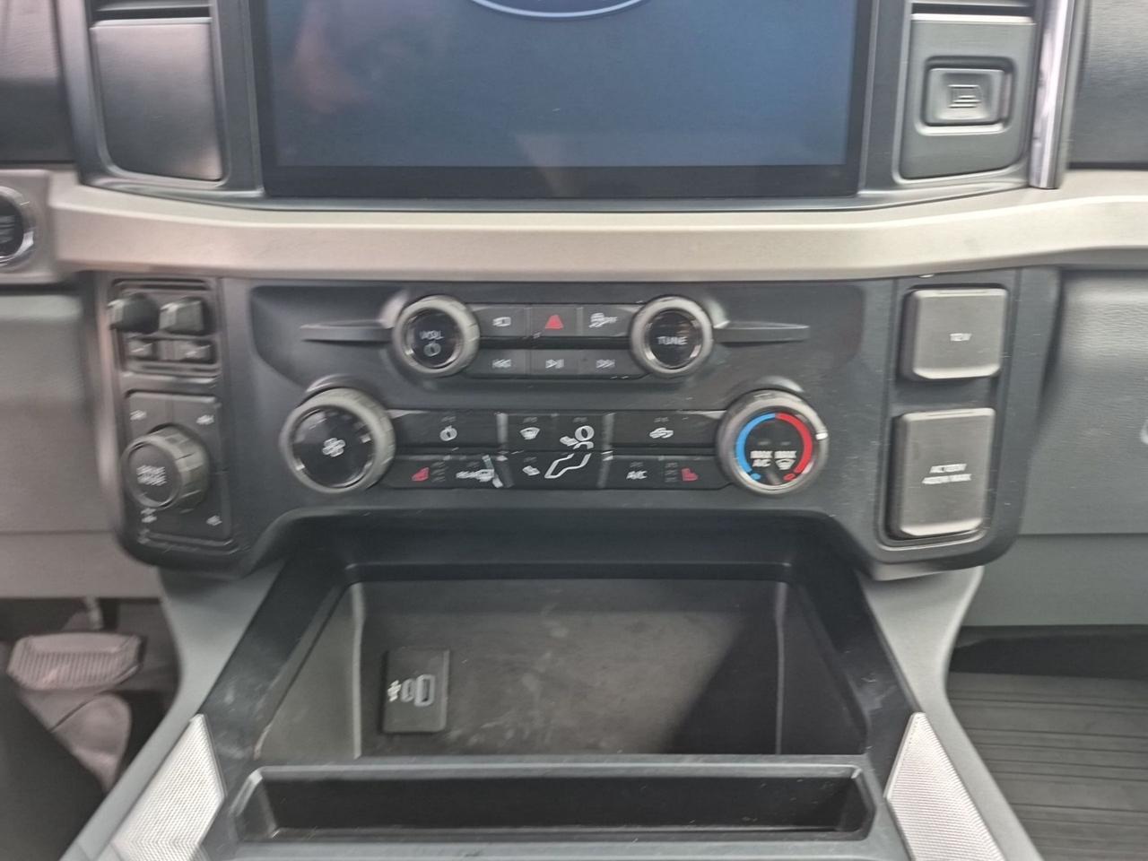 2025 Ford F-250 BLACK APPREARANCE PACK! PREMIUM PACK! DIESEL! FX4! Photo