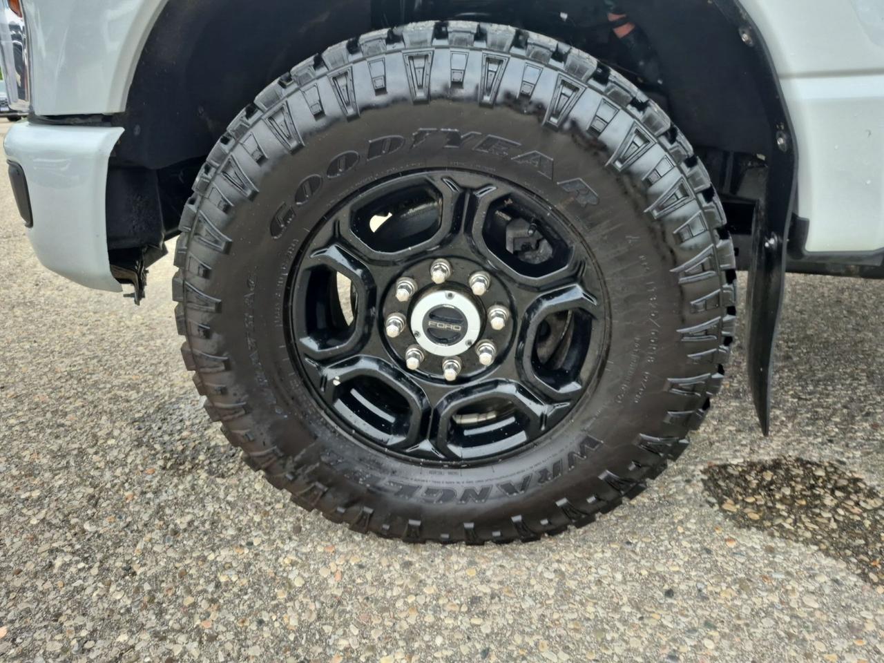 2025 Ford F-250 BLACK APPREARANCE PACK! PREMIUM PACK! DIESEL! FX4! Photo