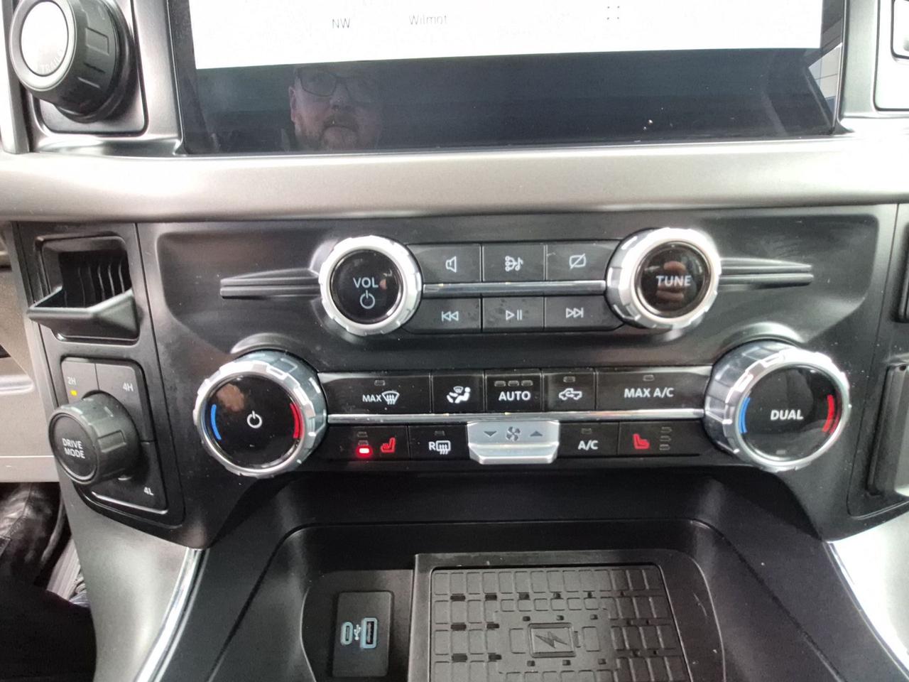 2024 Ford F-150 303A TRIM, 20" RIMS, WIRELESS CHARGING, HTD SEATS! Photo
