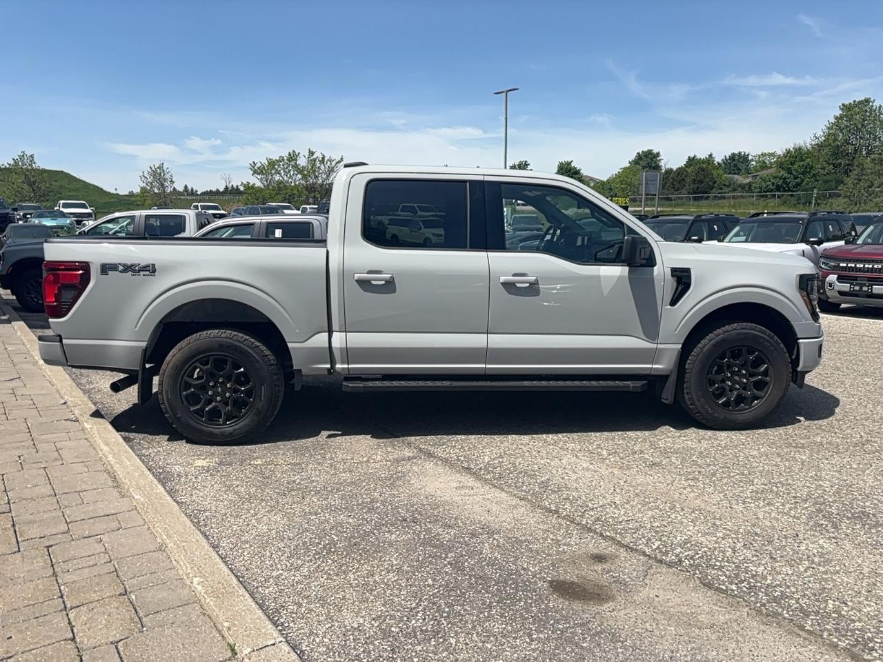 2024 Ford F-150 BLACK APPEARANCE! FX4! REAR CAMERA! AVALANCHE! Photo3