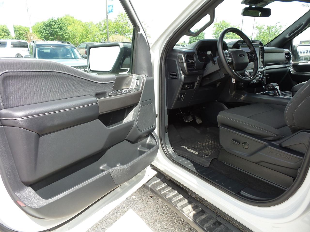 2024 Ford F-150 BLACK APPEARANCE! FX4! REAR CAMERA! AVALANCHE! Photo