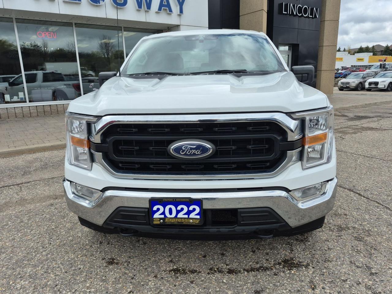 2022 Ford F-150 SUPERCAB! CLASS IV HITCH, TAILGATE STEP! Photo1