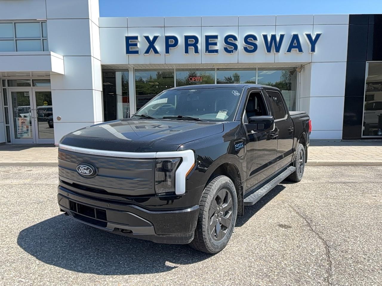 2024 Ford F-150 Lightning EXTENDED RANGE! 20" RIMS, LEATHER, REAR CAMERA! Photo0