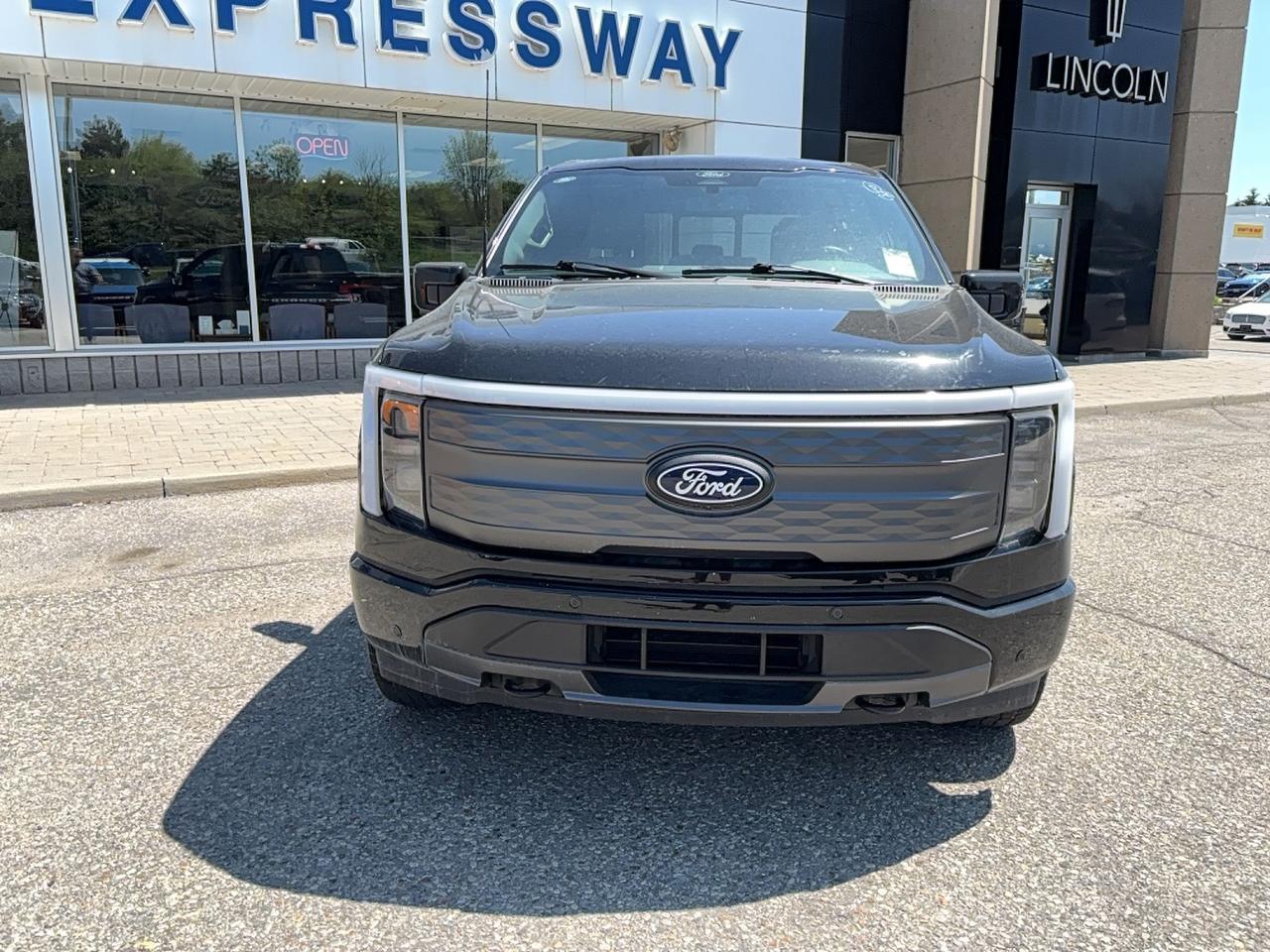 2024 Ford F-150 Lightning EXTENDED RANGE! 20" RIMS, LEATHER, REAR CAMERA! Photo1