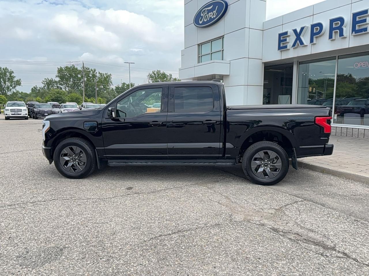 2024 Ford F-150 Lightning EXTENDED RANGE! 20" RIMS, LEATHER, 360 CAMERA! Photo