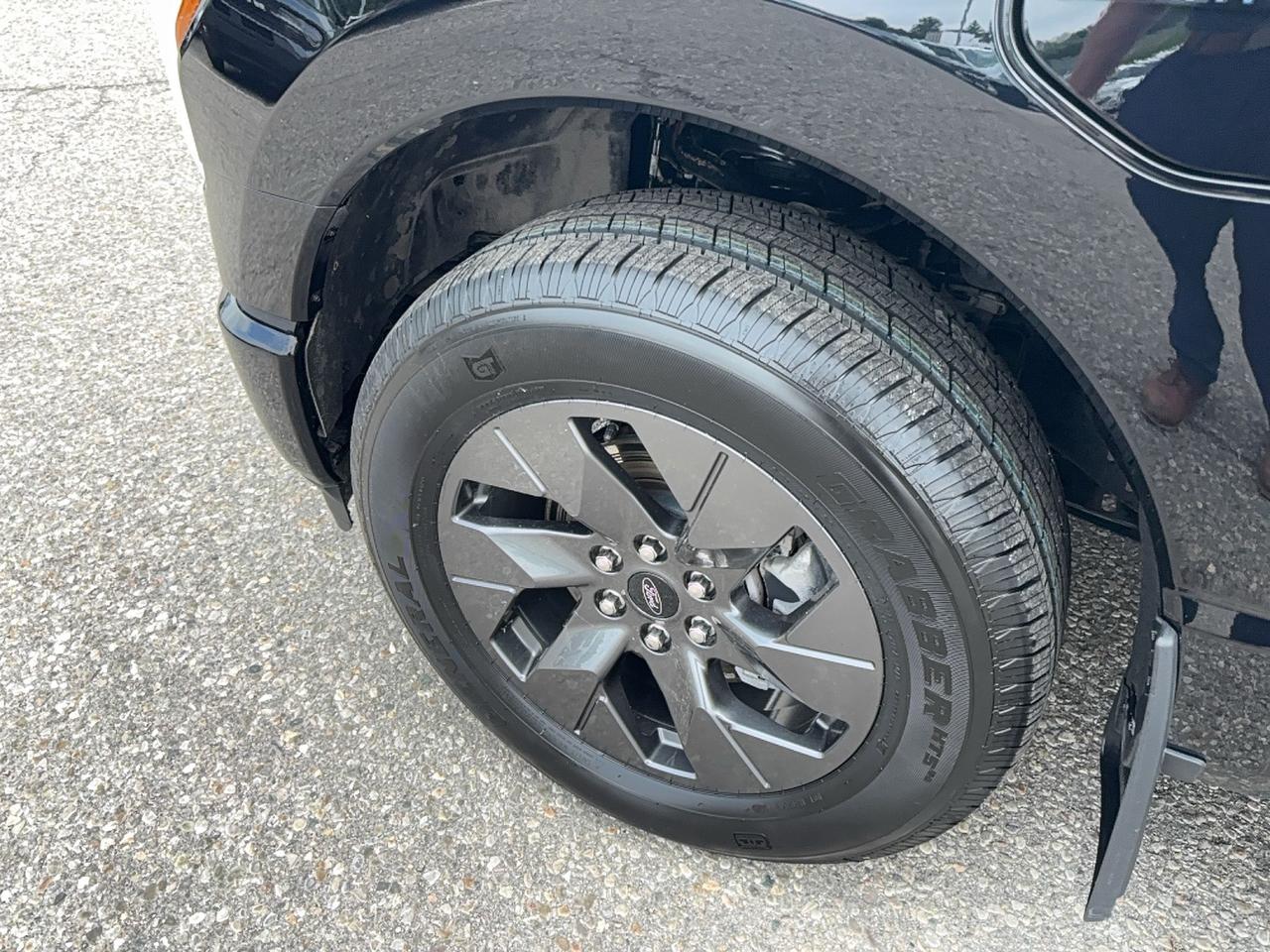 2024 Ford F-150 Lightning EXTENDED RANGE! 20" RIMS, LEATHER, 360 CAMERA! Photo