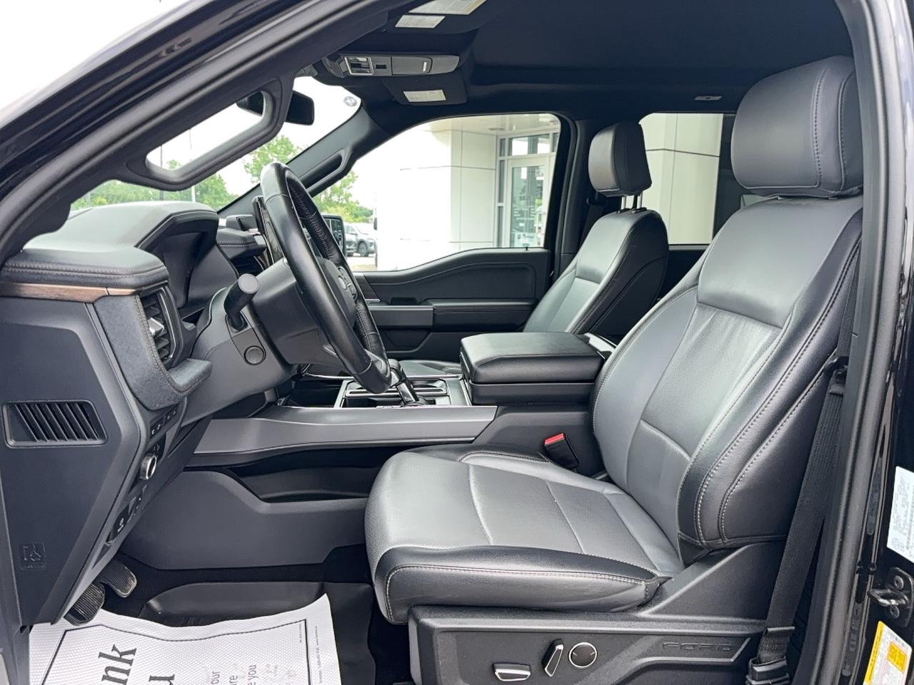 2024 Ford F-150 Lightning EXTENDED RANGE! 20" RIMS, LEATHER, 360 CAMERA! Photo