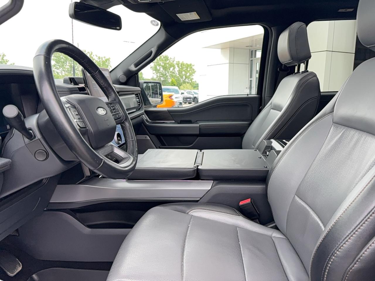 2024 Ford F-150 Lightning EXTENDED RANGE! 20" RIMS, LEATHER, 360 CAMERA! Photo