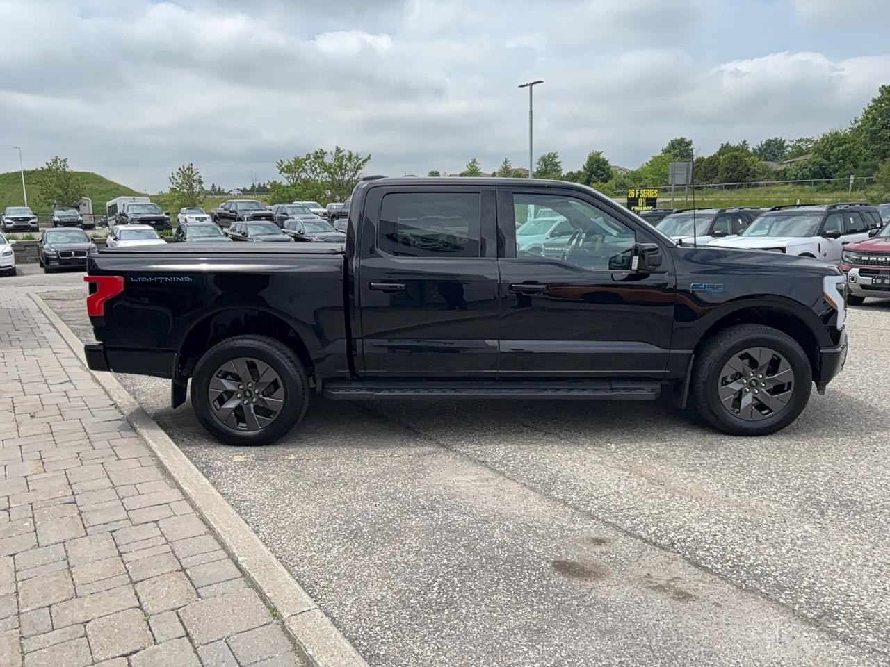 2024 Ford F-150 Lightning EXTENDED RANGE! 20" RIMS, LEATHER, 360 CAMERA! Photo