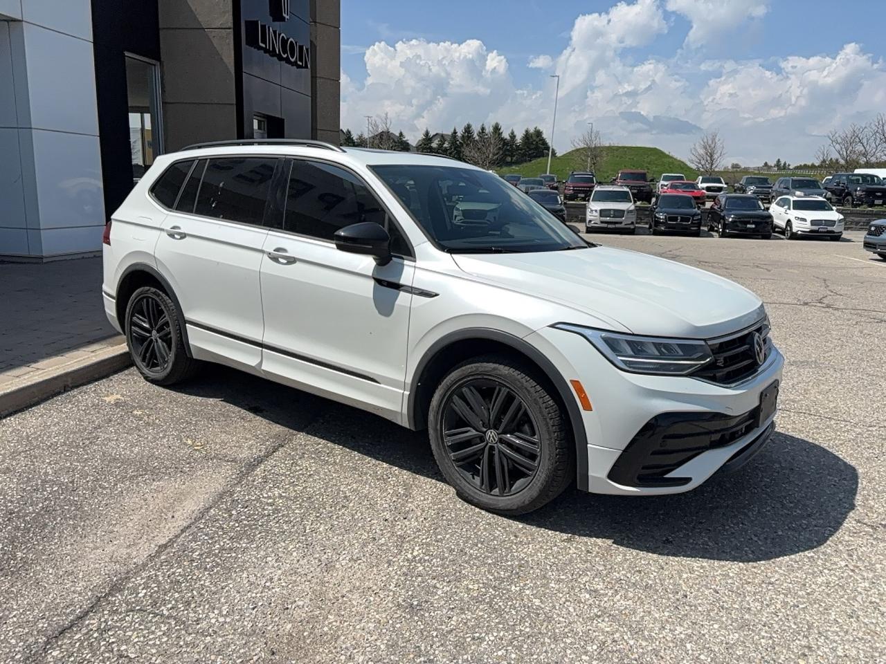 2022 Volkswagen Tiguan COMFORTLINE WITH R-LINE! POWER GATE, REMOTE START! Photo2