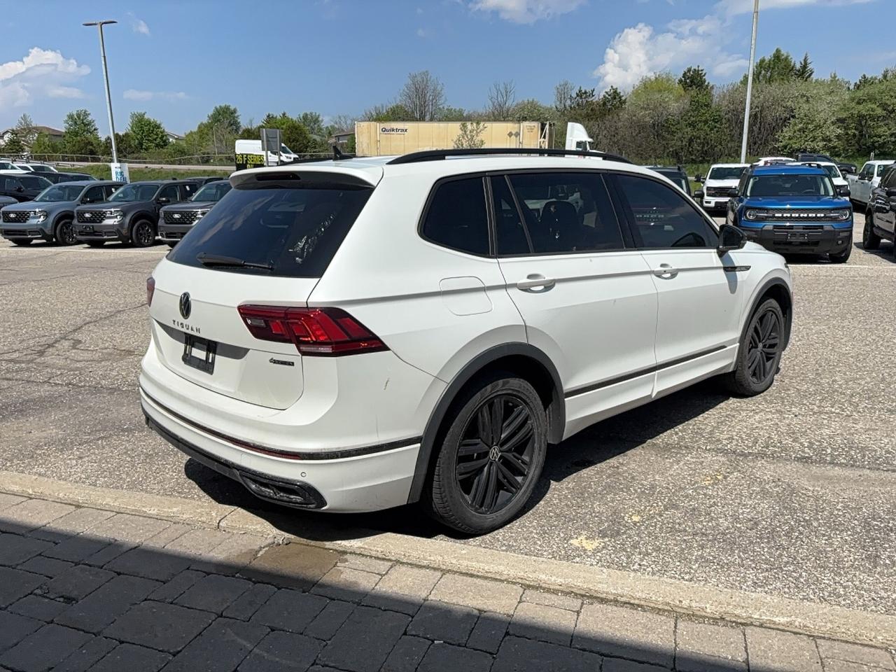 2022 Volkswagen Tiguan COMFORTLINE WITH R-LINE! POWER GATE, REMOTE START! Photo