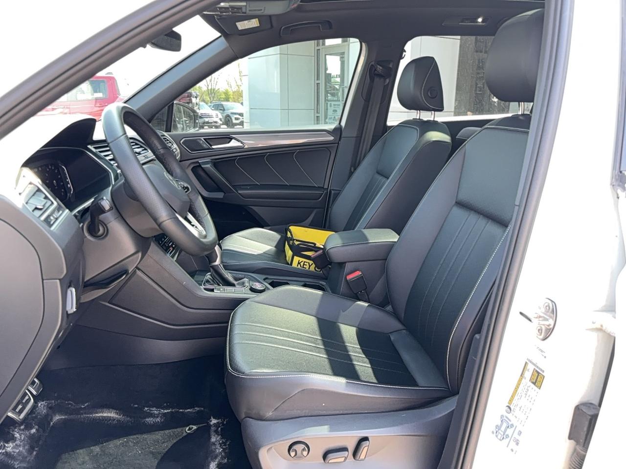 2022 Volkswagen Tiguan COMFORTLINE WITH R-LINE! POWER GATE, REMOTE START! Photo