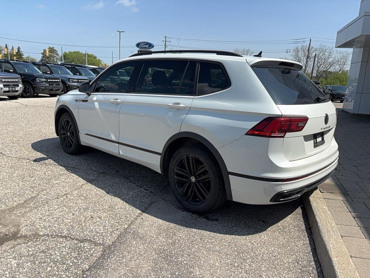 2022 Volkswagen Tiguan COMFORTLINE WITH R-LINE! POWER GATE, REMOTE START! Photo