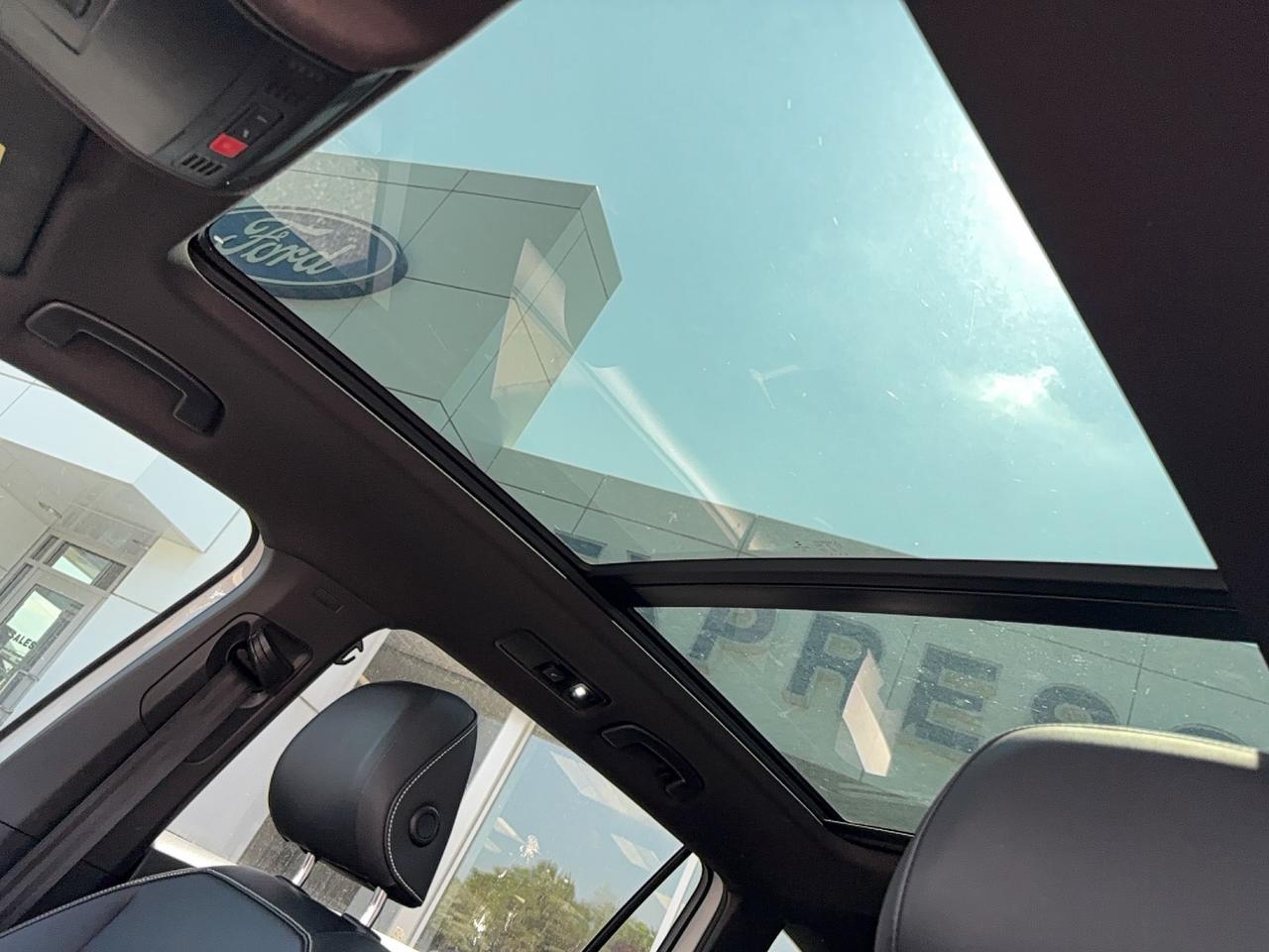 2022 Volkswagen Tiguan COMFORTLINE WITH R-LINE! POWER GATE, REMOTE START! Photo